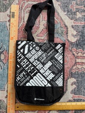 Lululemon small tote bag